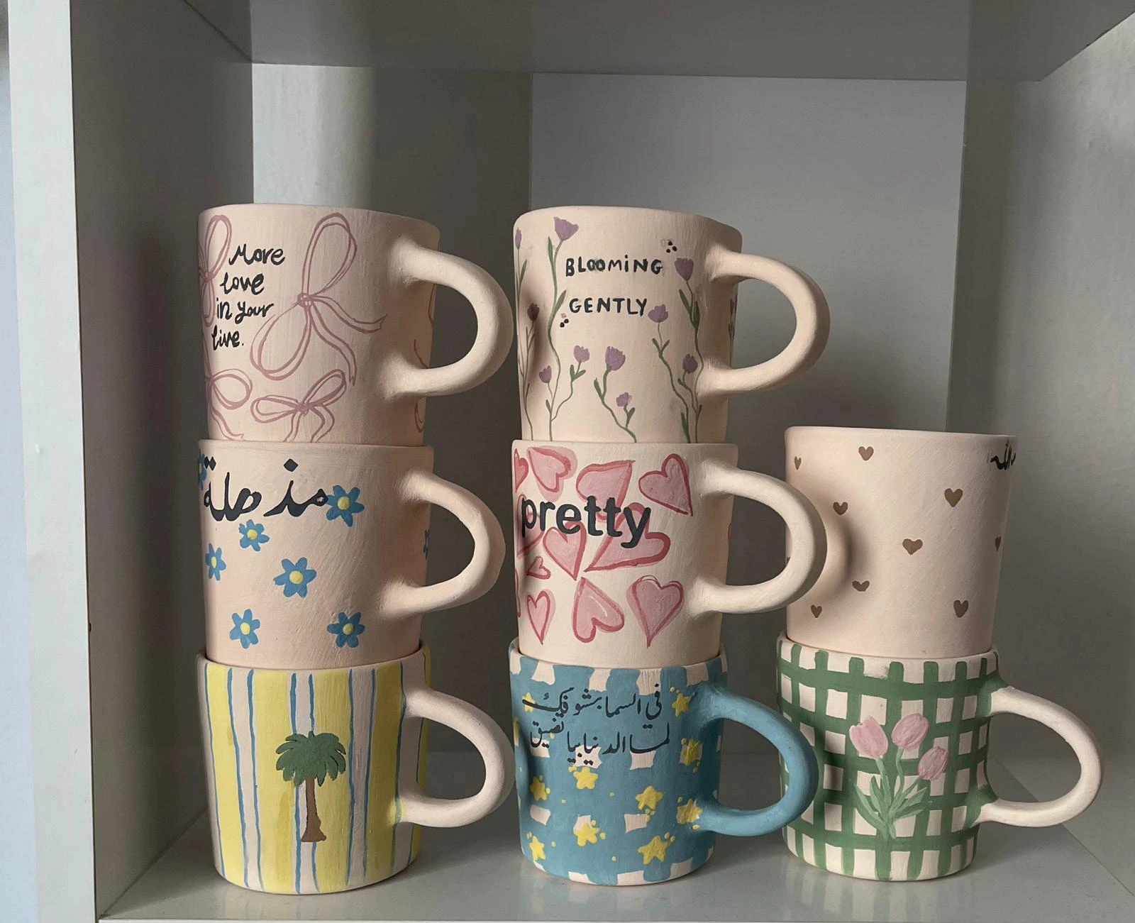 El yapımı benekli seramik kupa, doğal sır kaplama